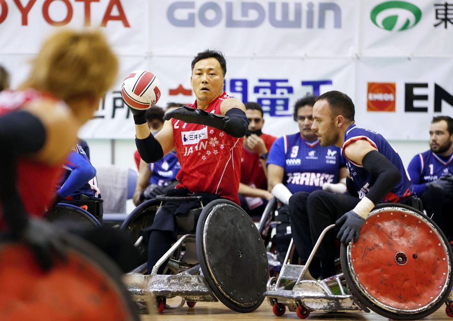 決勝のフランス戦でパスコースを探す池＝中央（千葉ポートアリーナ）